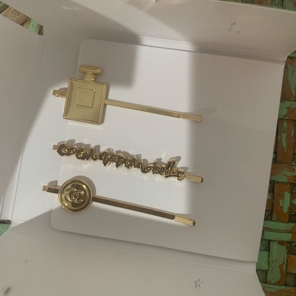 - Brand New Chanel Beauty Coco Mademoiselle Gold Hair Clips - Picture 3 of 5